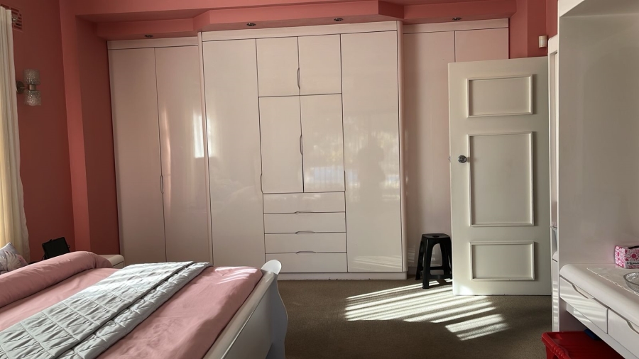  Bedroom Property for Sale in Cravenby Western Cape